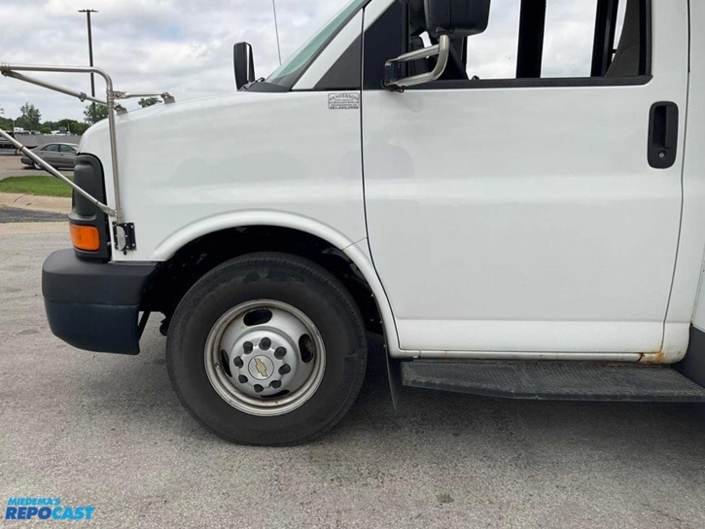 2012 White /Gray Chevrolet Express (1GB3G3BG2C1) with an V8 engine, Auto transmission, located at 1725 US-68 N, Bellefontaine, OH, 43311, (937) 592-5466, 40.387783, -83.752388 - Photo#21